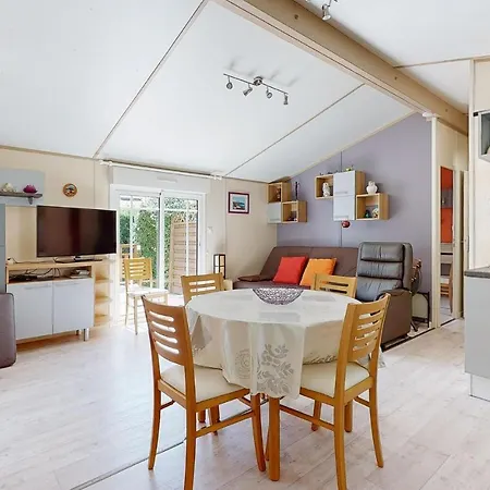 Сasa de vacaciones 2 Bedroom Cozy In Sainte-gemme *