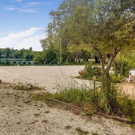 2 Bedroom Cozy In Sainte-gemme *