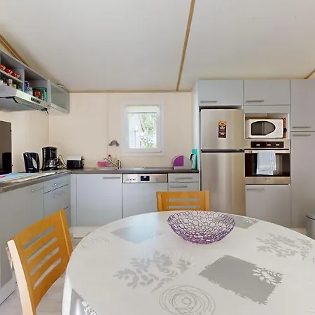 2 Bedroom Cozy In Sainte-gemme *
