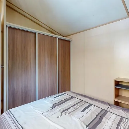2 Bedroom Cozy In Sainte-gemme בית נופש