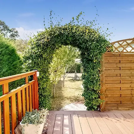2 Bedroom Cozy In Sainte-gemme